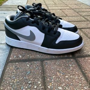 Nike Jordan 1 lows | Size 7Y (8.5 W) | Black/Gray